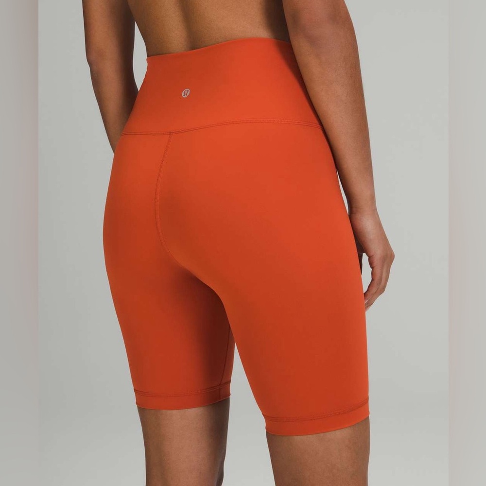 Lululemon Wunder Train High-Rise Short 8"
Canyon Orange